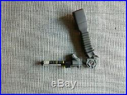 05-10 Jeep Grand Cherokee Driver Side Left Seat Belt Buckle Clip Female End Grey