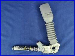05-10 Jeep Grand Cherokee Seat Belt Buckle Receiver Female Right Pass Gray