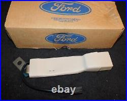 2001 2002 Lincoln Town Car NOS OEM RH FRONT SEAT BELT BUCKLE