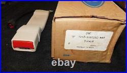 2001 2002 Lincoln Town Car NOS OEM RH FRONT SEAT BELT BUCKLE