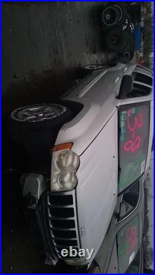 2005 Jeep Grand Cherokee Used Silver Seat Belt Buckle OEM 5HP141J3AB