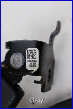 2015-2017 Chrysle Rear Seat Belt Buckle Set OEM