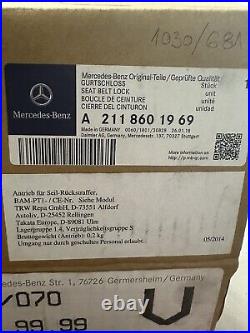 A2118601969 New genuine Seat belt Buckle front left Mercedes E Class W211 W219