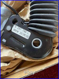 BMW Seat belt lock with seat belt tensioner front R side 72118257798
