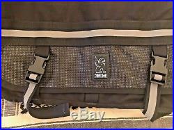Chrome CITIZEN NIGHT SERIES All Black Seat-belt Buckle Messenger Bag MSRP $179