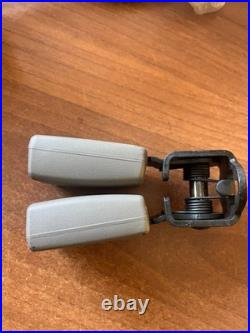 Genuine Mopar 5GE491L5AE Rear Seat Belt Buckle Assembly NOS 02-04 Jeep Liberty