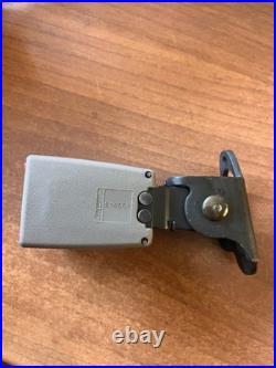 Genuine Mopar 5GE491L5AE Rear Seat Belt Buckle Assembly NOS 02-04 Jeep Liberty