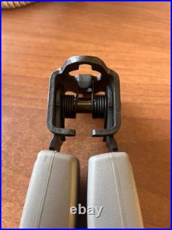 Genuine Mopar 5GE491L5AE Rear Seat Belt Buckle Assembly NOS 02-04 Jeep Liberty
