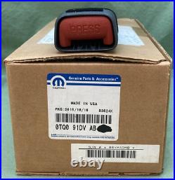 NEW GENUINE MOPAR 0TQ091DVAB Buckle Half Seat Belt 2001-2005 Dodge Neon NEW GENUINE MOPAR 0TQ091DVAB Buckle Half Seat Belt 2001-2005 Dodge Neon