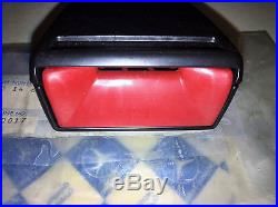 RIGHT FRONT SEAT BELT BUCKLE RECEIVER W126 NEW ORIGINAL 300SD 81-85 380SEL 81-83